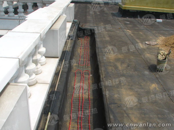 天沟融雪化冰电伴热系统